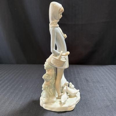 Three Lladro Figurines & Collector’s Society Plaque (O-HS)