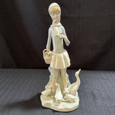 Three Lladro Figurines & Collector’s Society Plaque (O-HS)