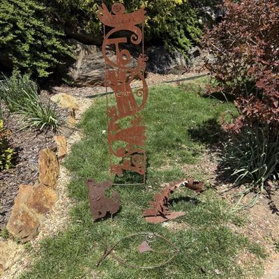 Rusty Metal Garden Art (G-HS)