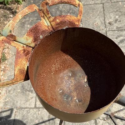 Two Metal Garden Art Bird Sculptures (G-HS)