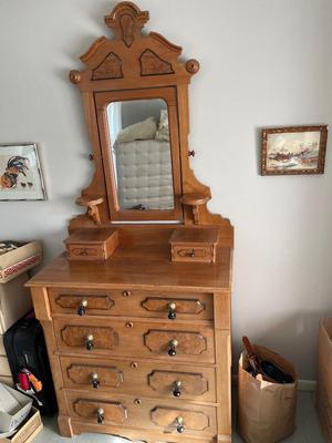 Antique dresser/mirror