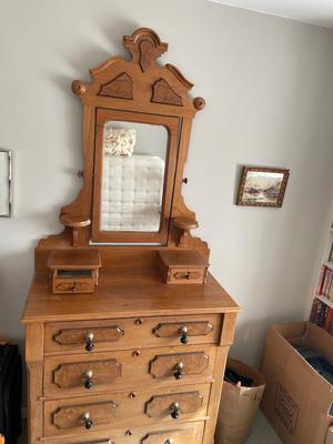 Antique dresser/mirror