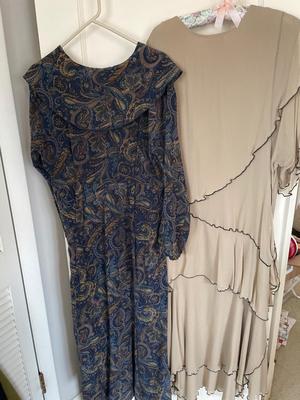 Vintage dresses size 1 Look, size 8 paisley