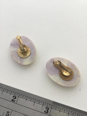 Beautiful marbel look oval clip on vintage earrings