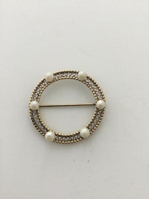 Gold tone round vintage pin