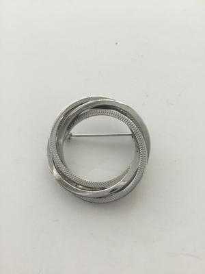 Silver tone round fashion vintage unmarked pin