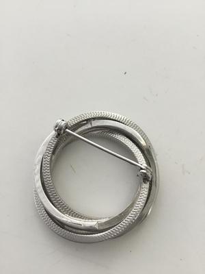 Silver tone round fashion vintage unmarked pin