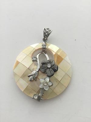 Unmarked beautiful unique fashionable necklace pendant