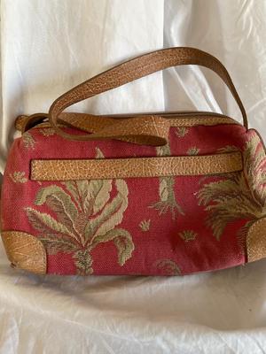 Assortment of six handbags