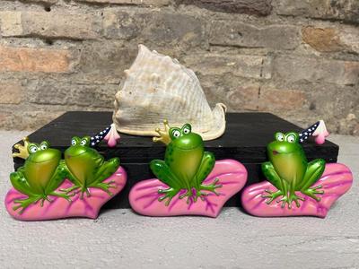 Plates and Frogs