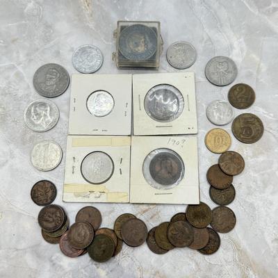 LOT 557J: Vintage “VOTE CARTER” Jimmy Carter Medallion/Coin, Canadian Pennies & Collection of Foreign Coins