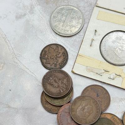 LOT 557J: Vintage “VOTE CARTER” Jimmy Carter Medallion/Coin, Canadian Pennies & Collection of Foreign Coins