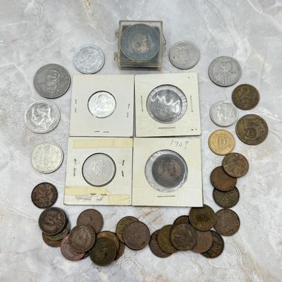 LOT 557J: Vintage “VOTE CARTER” Jimmy Carter Medallion/Coin, Canadian Pennies & Collection of Foreign Coins