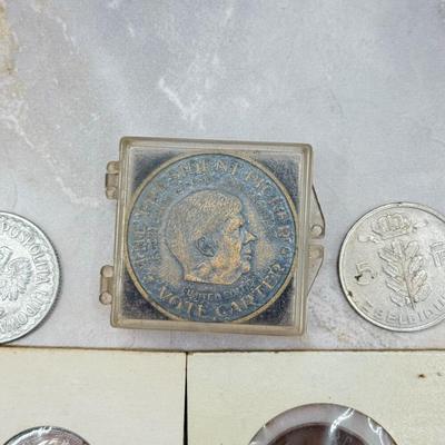LOT 557J: Vintage “VOTE CARTER” Jimmy Carter Medallion/Coin, Canadian Pennies & Collection of Foreign Coins