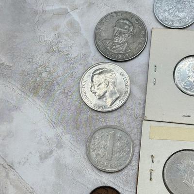 LOT 557J: Vintage “VOTE CARTER” Jimmy Carter Medallion/Coin, Canadian Pennies & Collection of Foreign Coins