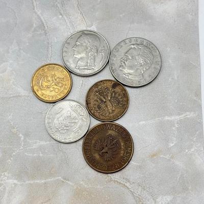 LOT 557J: Vintage “VOTE CARTER” Jimmy Carter Medallion/Coin, Canadian Pennies & Collection of Foreign Coins