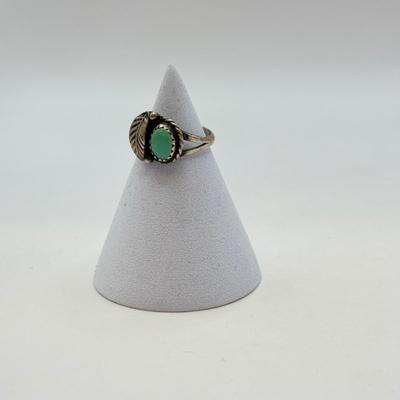 LOT 563J: Vintage Sterling Silver Marcasite & Amethyst Pierced Earrings & Size 4.5 Navajo Native American Turquoise Ring (5.0gtw)