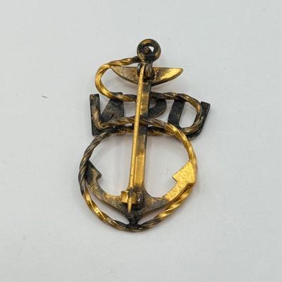 LOT 565J: Early 1900s US Navy Chief Petty Officer Hat Badge (Gilt & Silvered Brass)