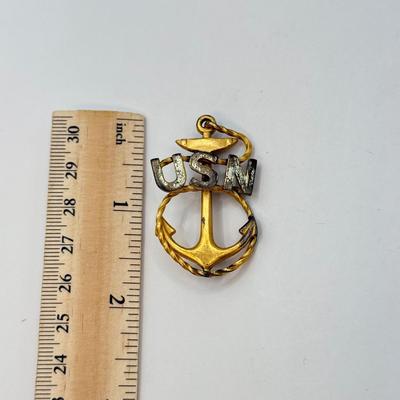 LOT 565J: Early 1900s US Navy Chief Petty Officer Hat Badge (Gilt & Silvered Brass)
