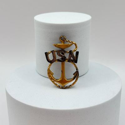 LOT 565J: Early 1900s US Navy Chief Petty Officer Hat Badge (Gilt & Silvered Brass)