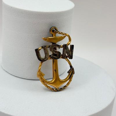 LOT 565J: Early 1900s US Navy Chief Petty Officer Hat Badge (Gilt & Silvered Brass)