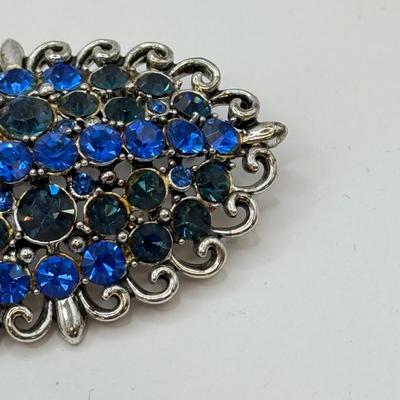 LOT 568J: Vintage Hollycraft Silvertone Blue Rhinestone Brooch
