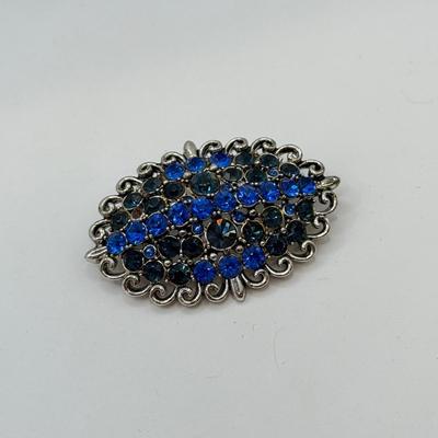 LOT 568J: Vintage Hollycraft Silvertone Blue Rhinestone Brooch