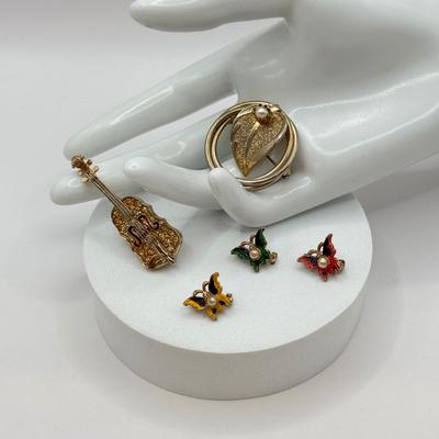 LOT 569J: 3 Mini Goldtone Enamel & Faux Pearl Butterfly Scatter Pins, Vintage Goldtone Pave Crystal Violin Brooch & Circle Leaf...