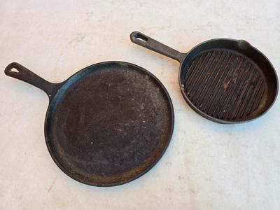 Lodge USA 90G Cast Iron Griddle + Grill Pan Combo Ridged bottom