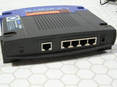 LINKSYS Broadband Firewall Router with 4-Port Switch/VPN