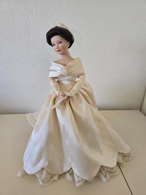 ASHTON DRAKE Vintage Wedding Dress Porcelain Doll (TB-B268 Signed)