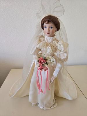 1994 Ashton-Drake Gallery "Betty's 1930's Wedding Dress Doll by Phil Tumminio
