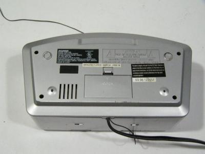 SYLVANIA alarm clock radio. AM/FM/alarm/snooze/sleep.