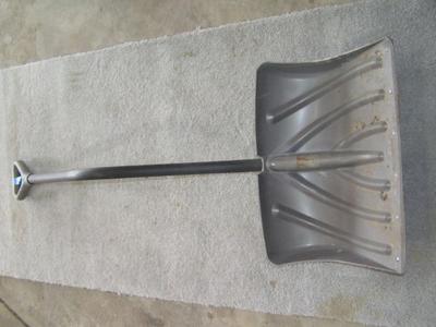 . Snow shovel, ergonomic handle. Metal edge reinforcement