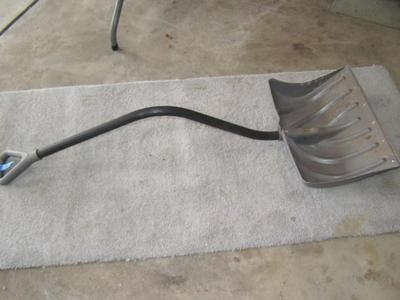 . Snow shovel, ergonomic handle. Metal edge reinforcement