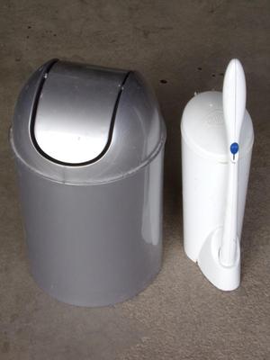 Bathroom small waste can and brush kit w/disposable brush heads