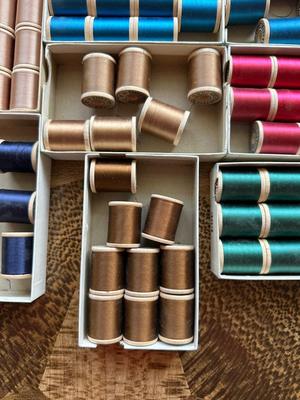 MANY WOODEN SPOOLS OF BELDING HEMINWAY THREAD
