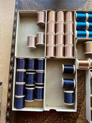 MANY WOODEN SPOOLS OF BELDING HEMINWAY THREAD