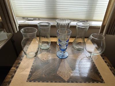 ASSORTMENT OF GLASS VASES