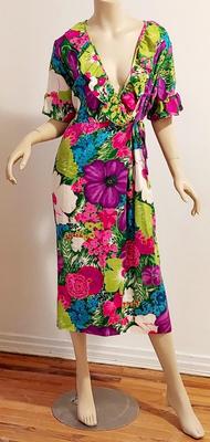 Vtg 60-70s Hawaiian wrap dress w/Ruffles