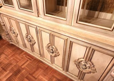 Lot #54 Vintage 1970's Stanley Furniture Company Lighted China Cabinet
