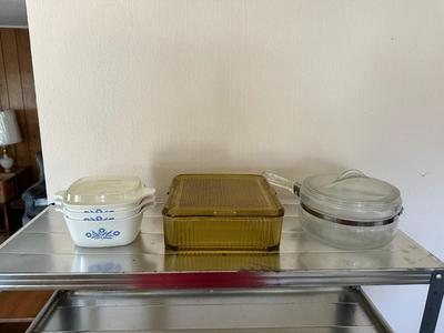 VINTAGE PYREX POT, CORNING WARE CONTAINERS AND VINTAGE FEDERAL AMBER GLASS REFRIGERATOR BOX