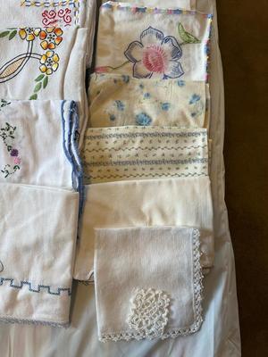 NAPKINS, DOILIES AND MORE