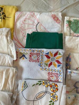 NAPKINS, DOILIES AND MORE