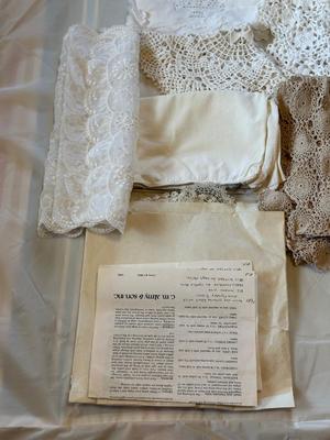NAPKINS, DOILIES AND MORE