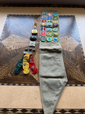 VINTAGE BOY SCOUTS SASH WITH MERIT BADGES, NECKERCHIEF HOLDERS AND WEBELOS TRICOLOR RIBBON WITH PINS