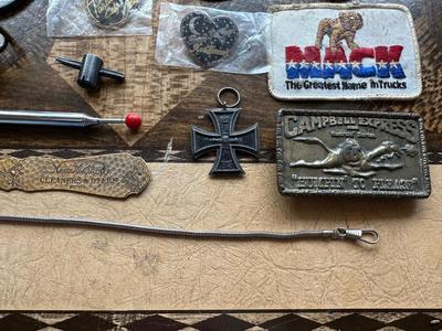 NICE ASSORTMENT OF PATCHES, PINS, VINTAGE MAGNIFYING GLASS LOUPE, METAL COINS AND MORE