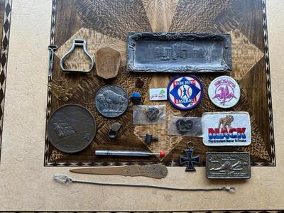 NICE ASSORTMENT OF PATCHES, PINS, VINTAGE MAGNIFYING GLASS LOUPE, METAL COINS AND MORE