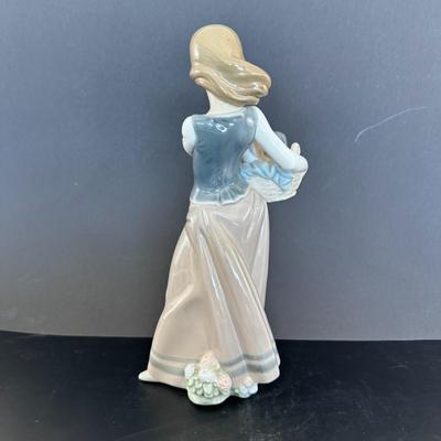 Lladro figurine 1311 "Little Dogs on Hip"