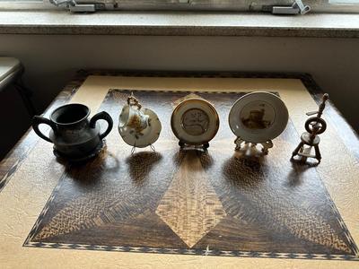MINIATURE COLLECTOR PLATES, METAL CUP ON TRAY AND MINIATURE WOODEN SPINNING WHEEL